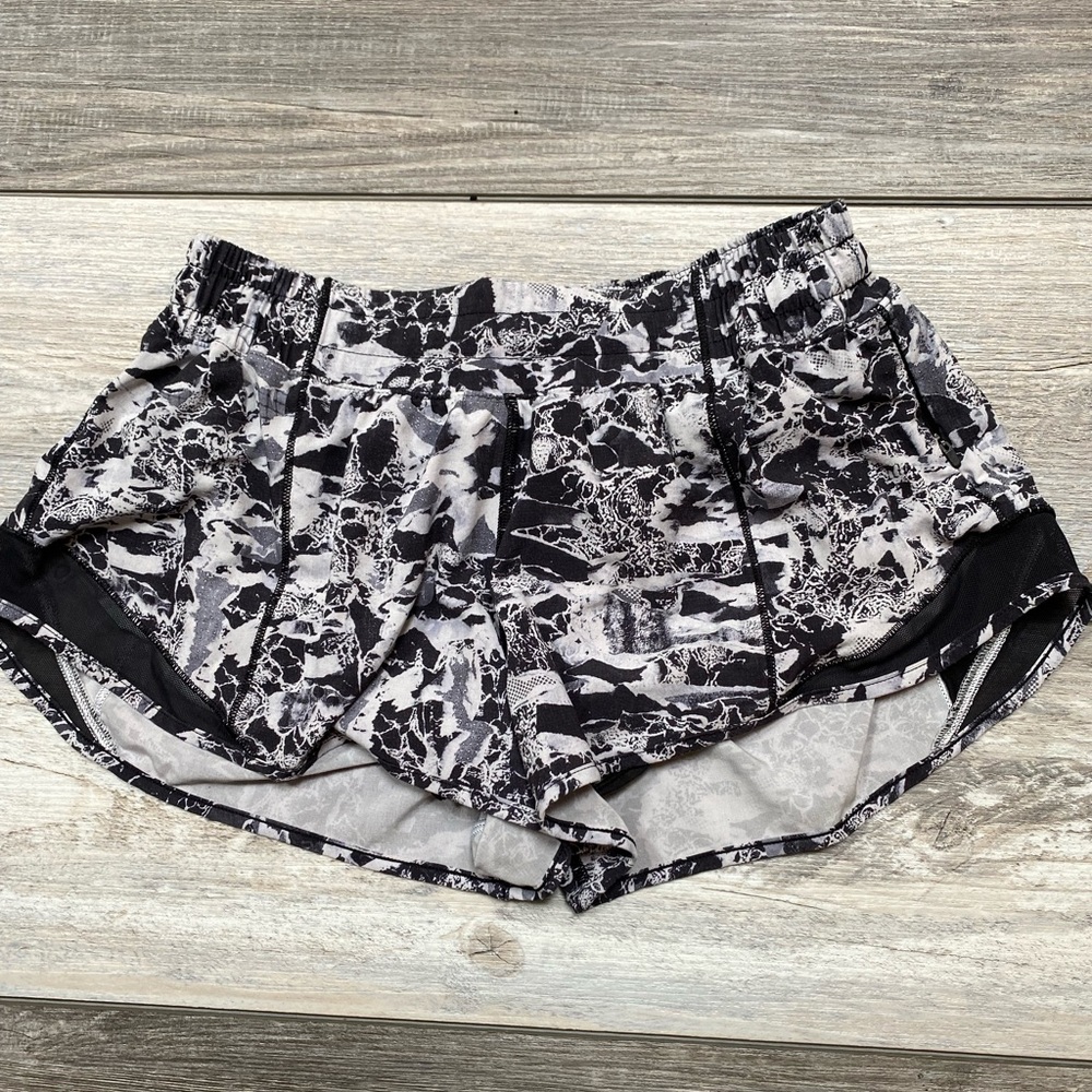 Lululemon shorts 2 1/2 inch seam lightly worn